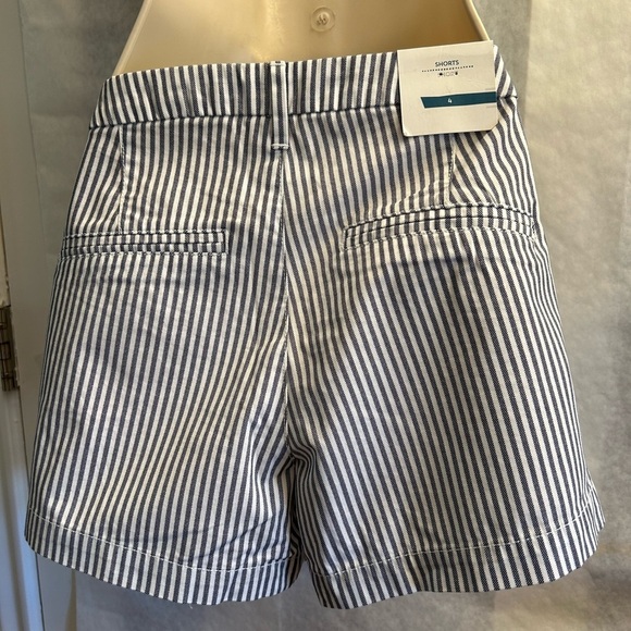 Old Navy flat front Railroad Stripe Shorts w/front pockets NWT. Sz-4. E11 - Picture 2 of 10